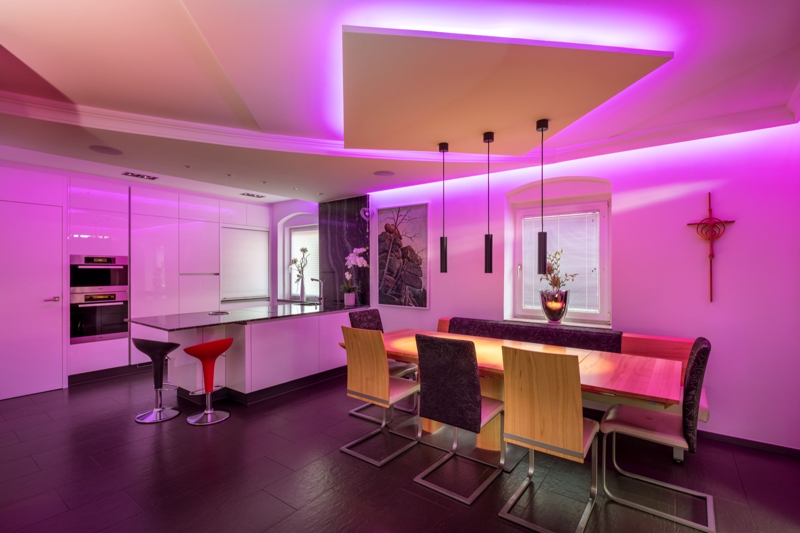Iluminación ambiental en vivienda Loxone (material oficial)