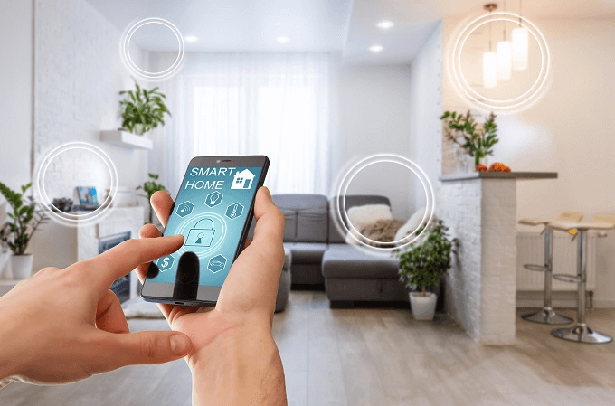 Control de hogar inteligente por app y voz